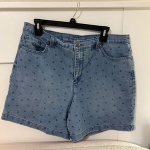 Gloria Vanderbilt All Around Slimming Effect Short